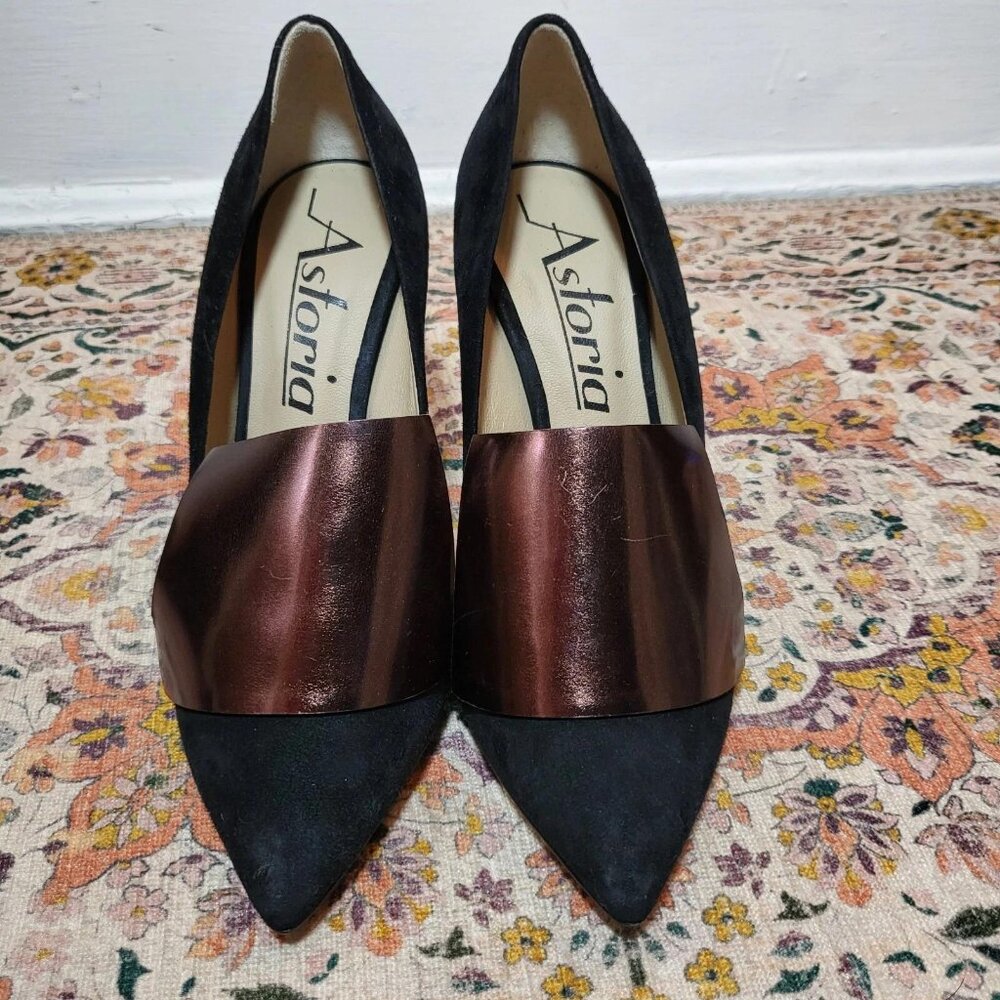 ASTORIA Black Suede Pumps - Picture 4 of 10